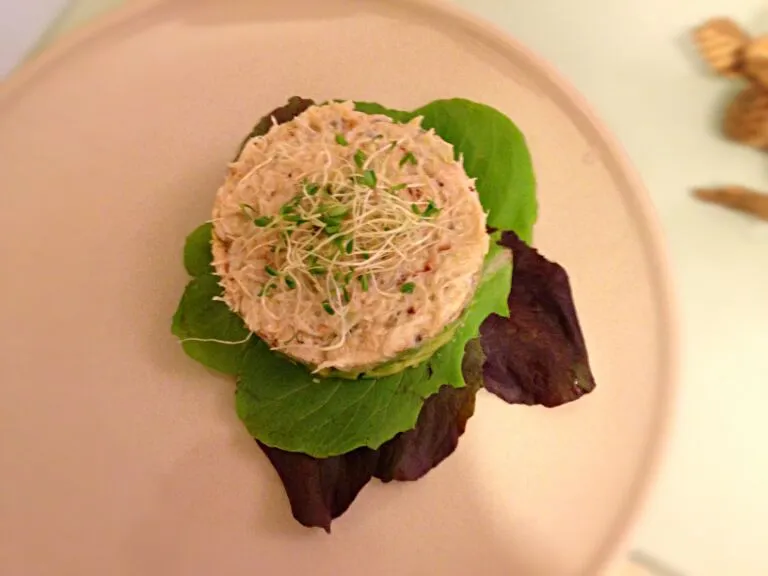 Crab meat salad with avocado tartar|Comelさん