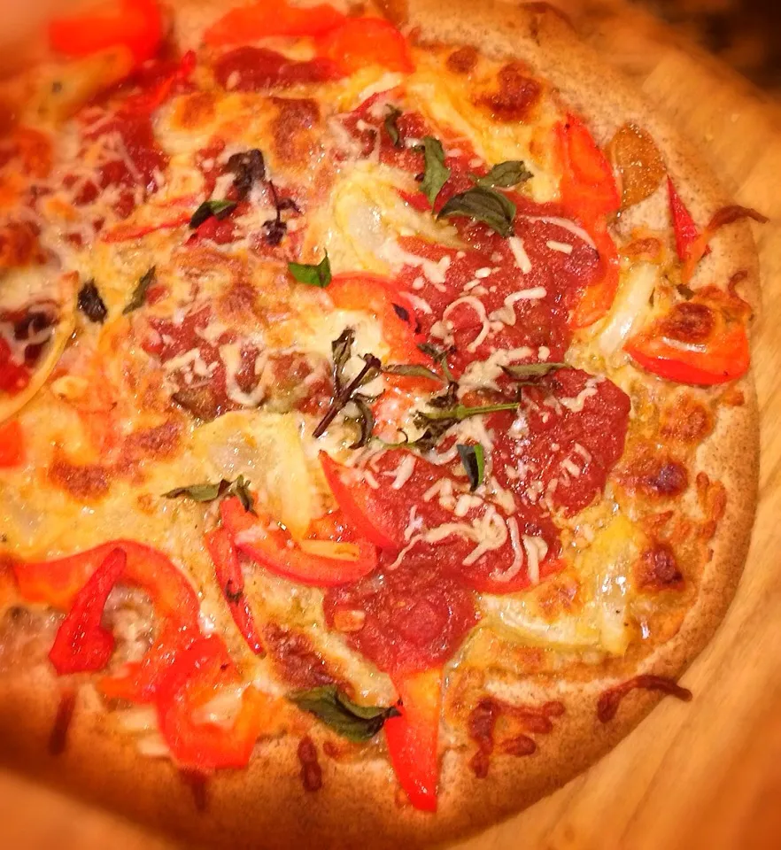 Whole wheat tortilla pizza, onions and hot peppers|Peter Simonさん