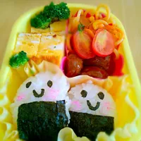 Snapdishの料理写真:おにぎりちゃんお弁当|はるさん