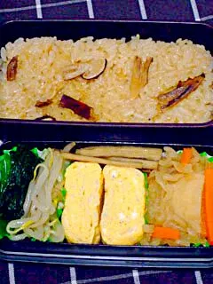 お弁当（松茸ご飯、じゃがいもとにんじんと切り干し大根の煮物、きんぴらごぼう、卵焼き、もやしのナムル、ほうれん草のお浸し）|すーさん