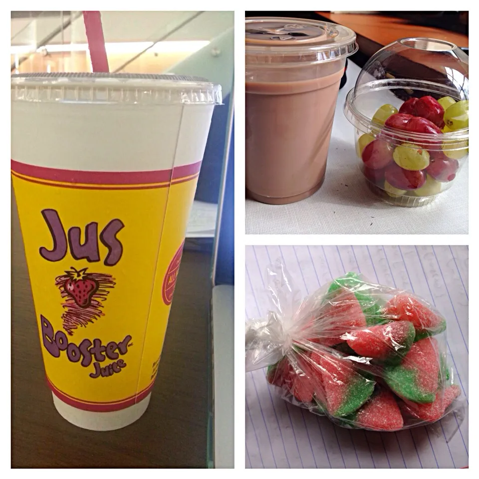 Snapdishの料理写真:Afternoon study snacks: matcha blueberry protein smoothie, grapes, soy milk, small watermelon candies|joie chowさん