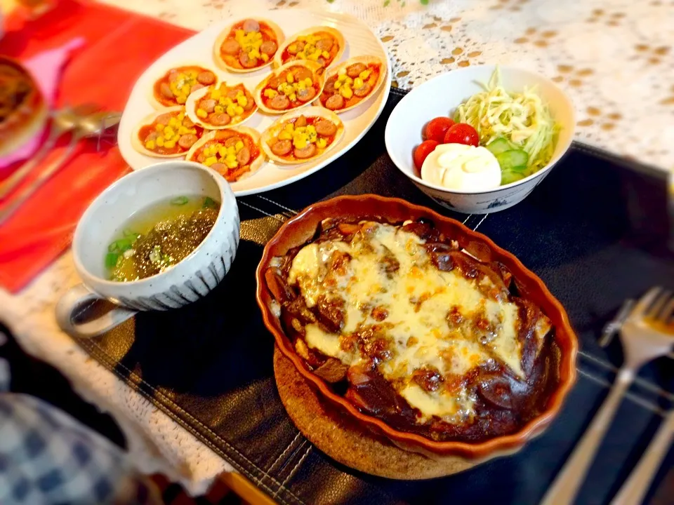 ビーフシチューのパングラタン＆餃子の皮のピザ＆サラダ＆わかめスープ|sho...✡*゜さん