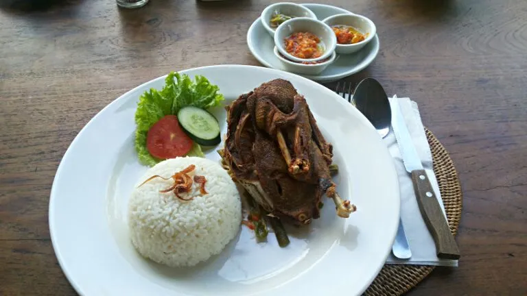 Bebek goreng Semar (Fried Duck Semar)|Angela Rachelさん