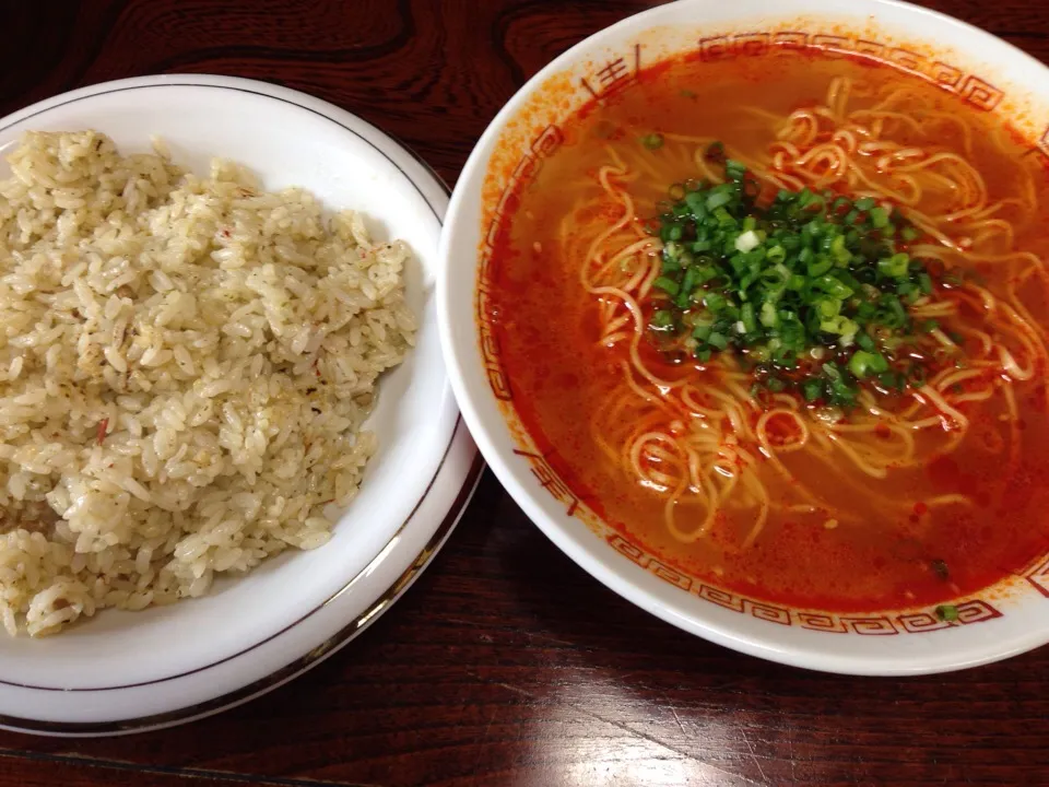 Snapdishの料理写真:無印良品の麻辣湯麺とガパオライス|まさとさん