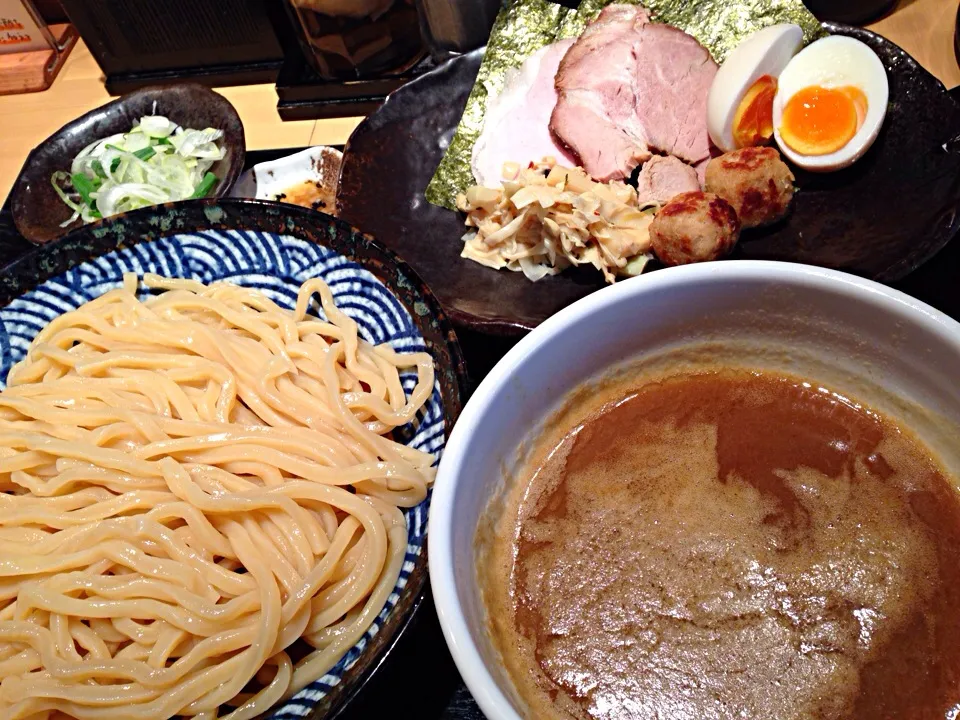 Snapdishの料理写真:特製つけ麺@つけ麺 道(亀有)|塩豚骨さん