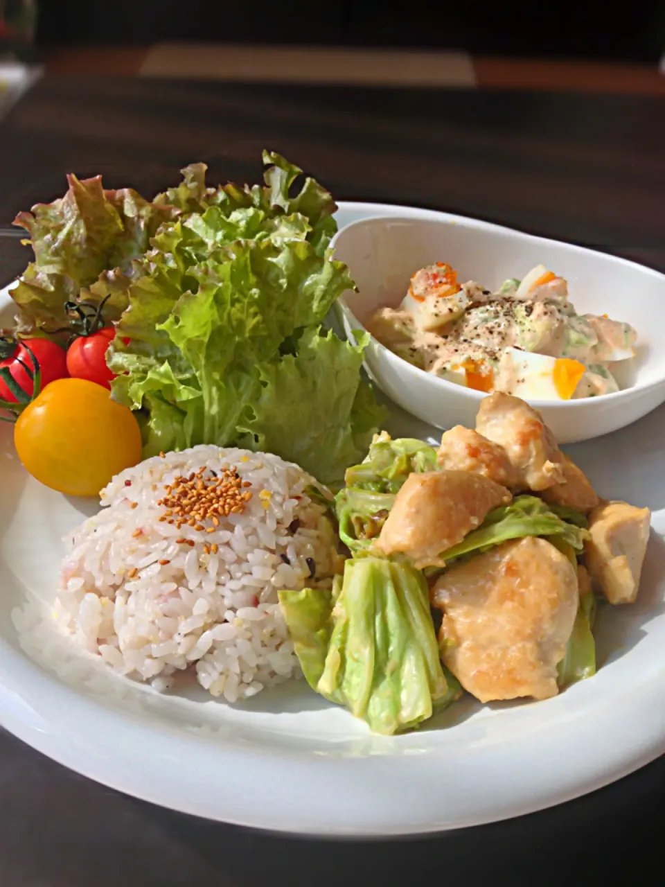 Snapdishの料理写真:⭐キャベツとササミの柚子胡椒炒め ⭐アボカドと卵の蟹マヨサラダ ⭐野菜サラダ レモンドレッシング|よっちぃさん