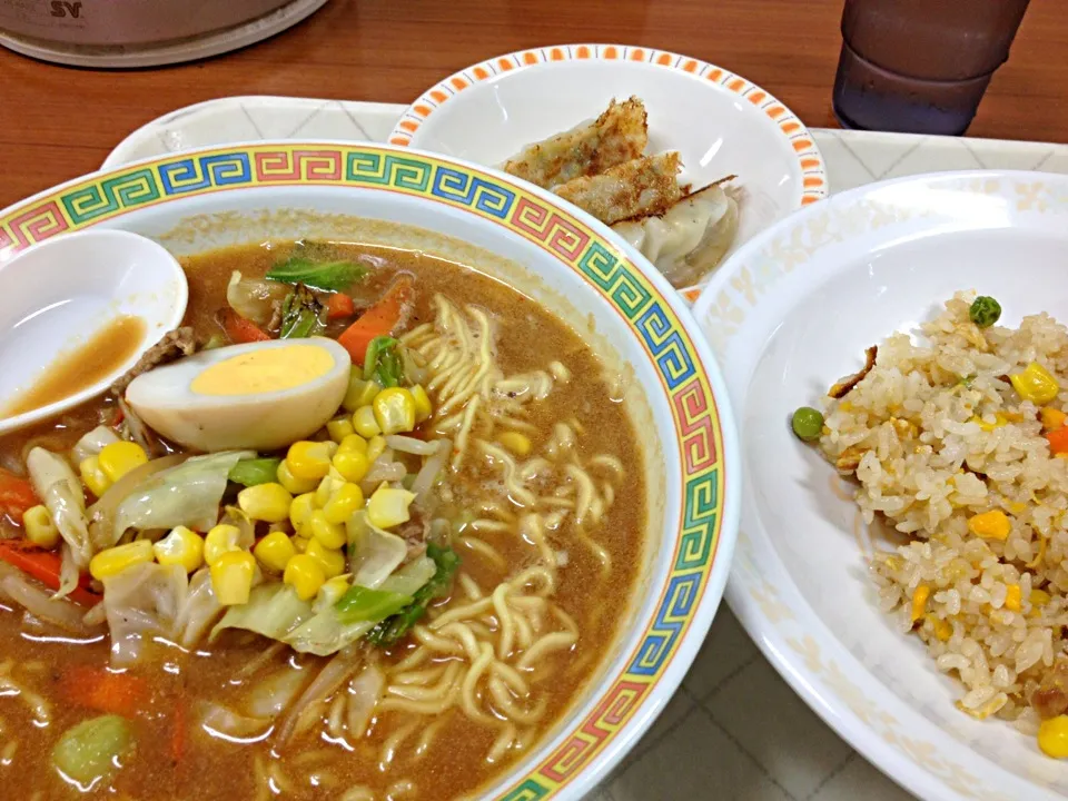 社食。味噌ラーメン。|osayanさん