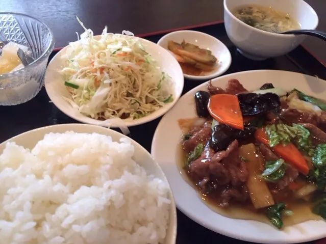 【日替ランチ】牛肉五目野菜炒め定食を頂きました。|momongatomoさん