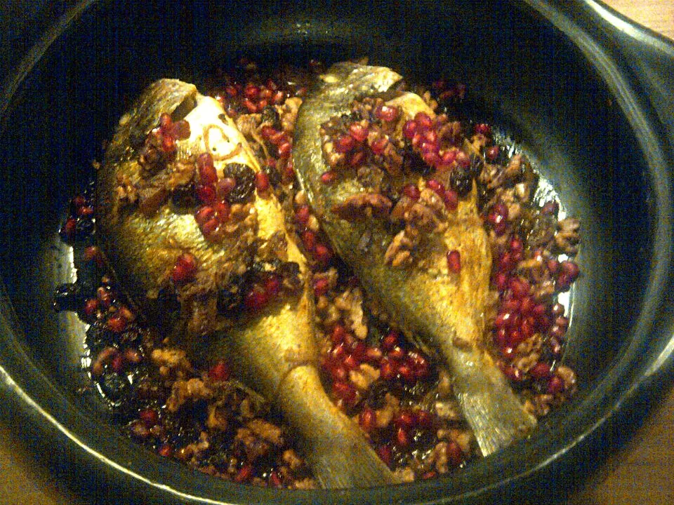 caspian style sea bream with pomegranate and walnuts|pelinさん