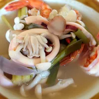 Snapdishの料理写真:Tom Yum seafood|Porch Aeさん