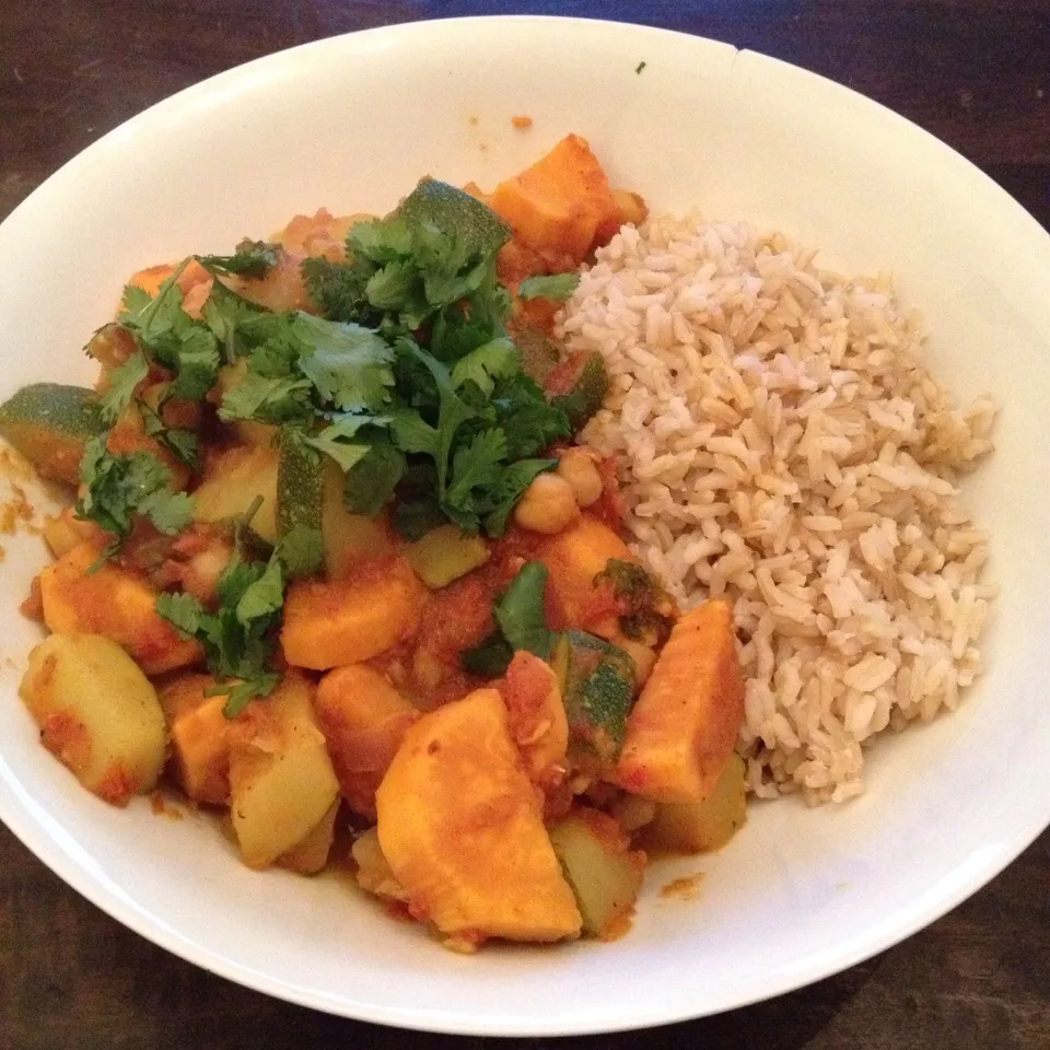 Sweet potato, zucchini and chickpea curry with brown rice|Rianneさん