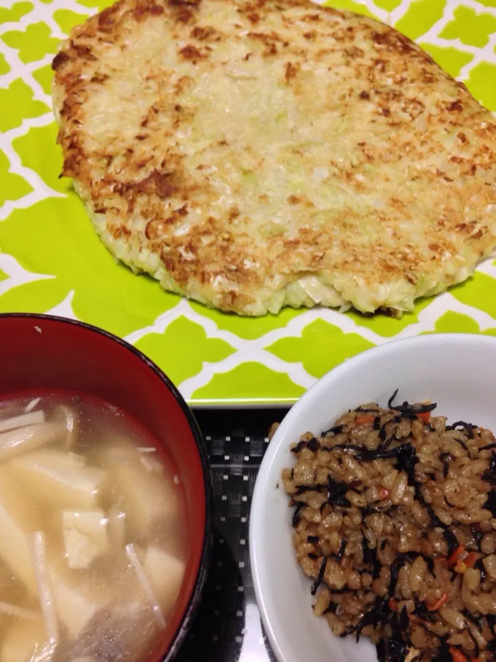 卵なし豆腐のお好み焼き風☆ひじきご飯☆きのこの中華スープ|MEGUMIさん