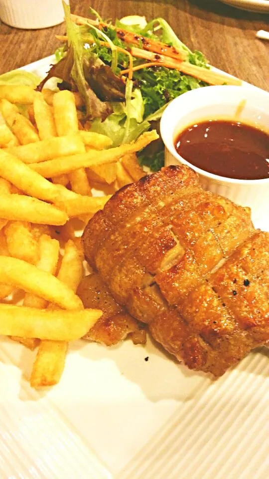 crispy crunchy pork belly
carnivor restaurants, Jakarta Pik|Jun Kiさん