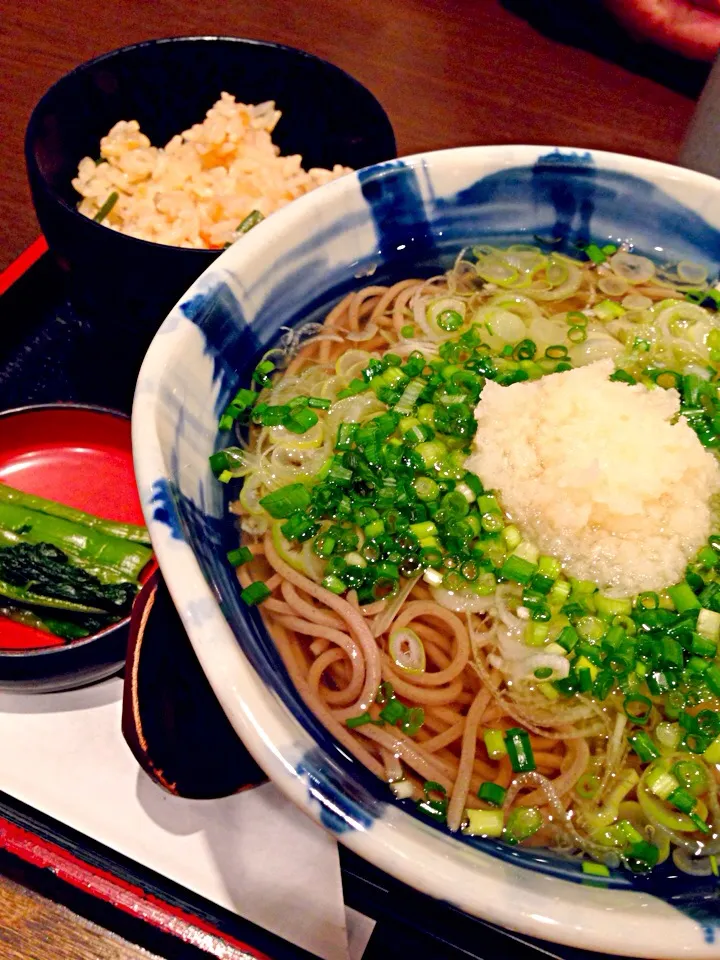 お昼ごはん|よ〜んさん