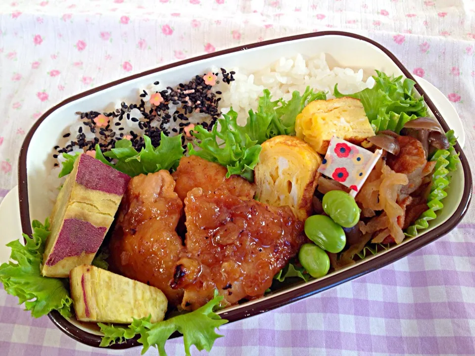 10月19日 鶏肉の照り焼きと切り干し大根の煮物のお弁当|かとっちみゆさん