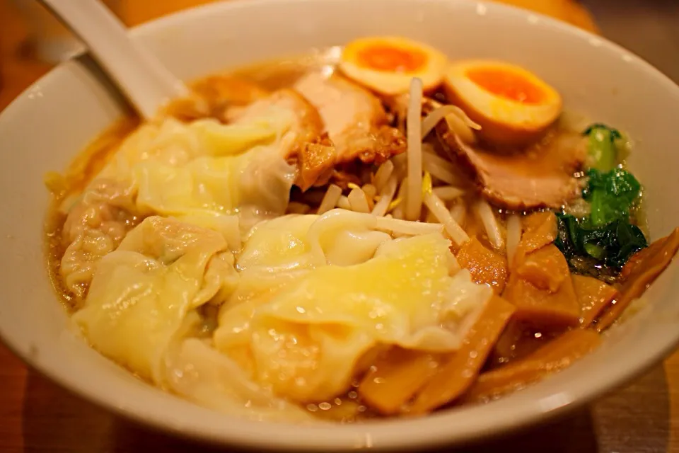 全部のせワンタン麺|マハロ菊池さん