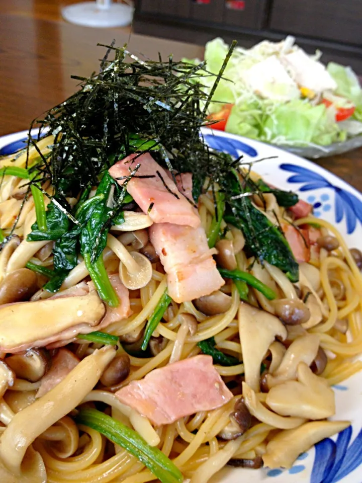 きのこパスタです。秋の味覚満載♪麺つゆバター味でたっぷり頂きます☆|ゆんゆんゅんさん