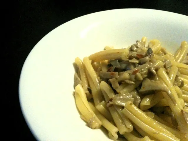 Pasta aglio olio e peperoncino con funghi ordinati (ニンニク、唐辛子、キノコのパスタ)|小鍋 (pentolina)さん