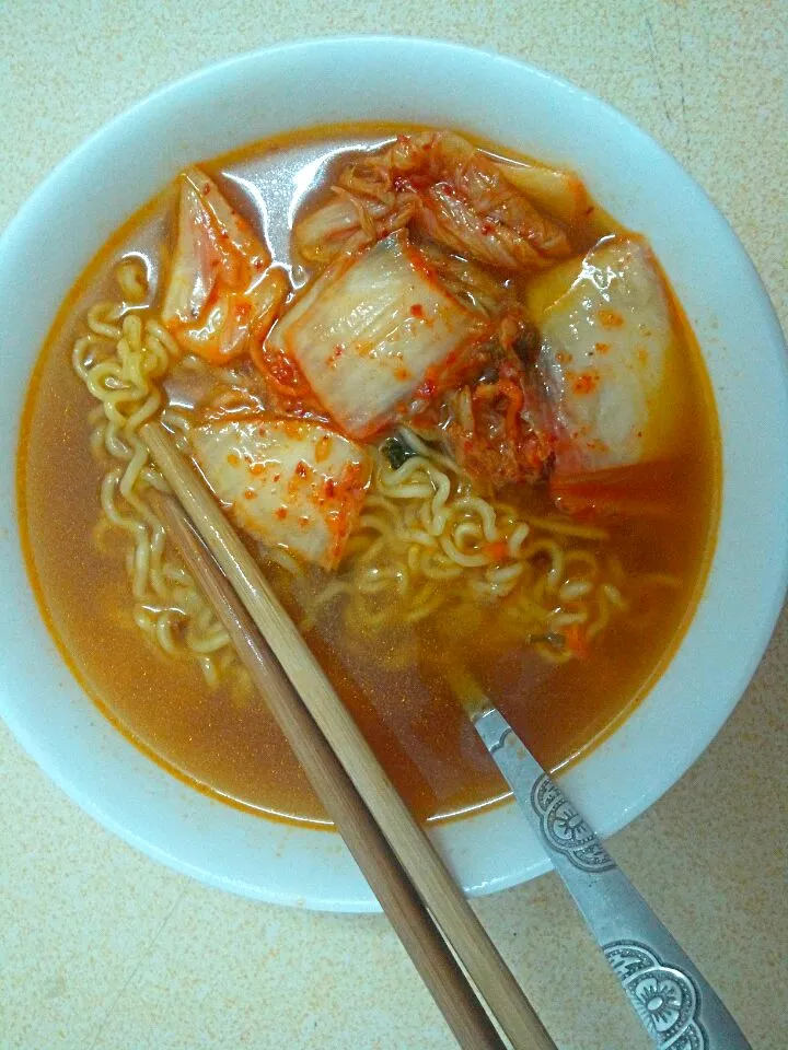 Snapdishの料理写真:Kimchi ramen|Happy_girlさん