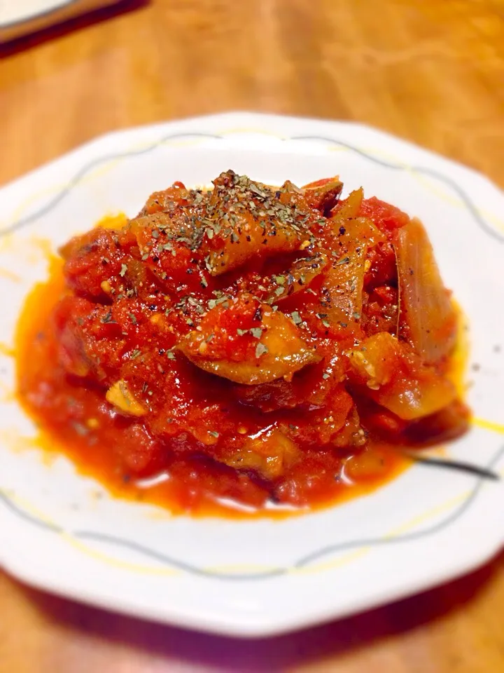 痛みそうな野菜をトマト煮。捨てずにとっておいたパルミジャーノの皮投入(^q^)|akaneharaさん