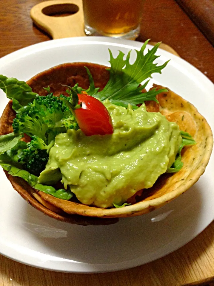 Snapdishの料理写真:Guacamole ワカモレ アボカドディップ     トルティーヤを軽くフライしたカップで。|yorikoさん