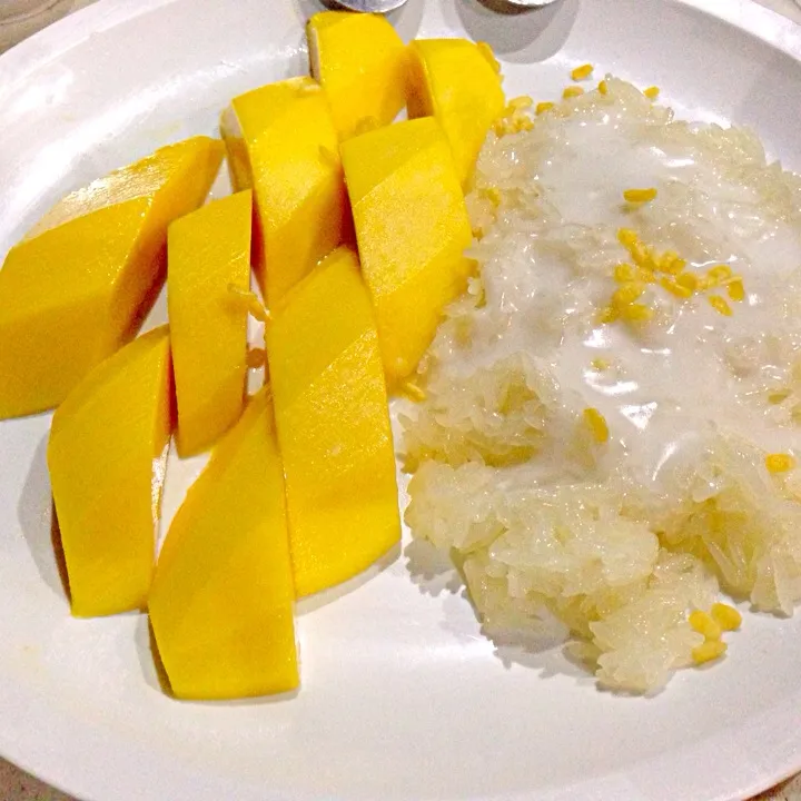 Thai mango with sticky rice, Khao-Neiw-Ma-Moung ข้าวเหนียวมะม่วง|Tunaさん