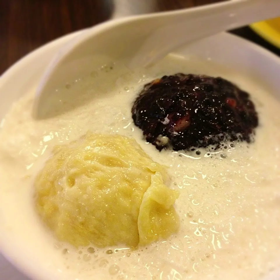 Glutinous Rice and Durian in Vanilla Sauce|Ninta Fiusさん