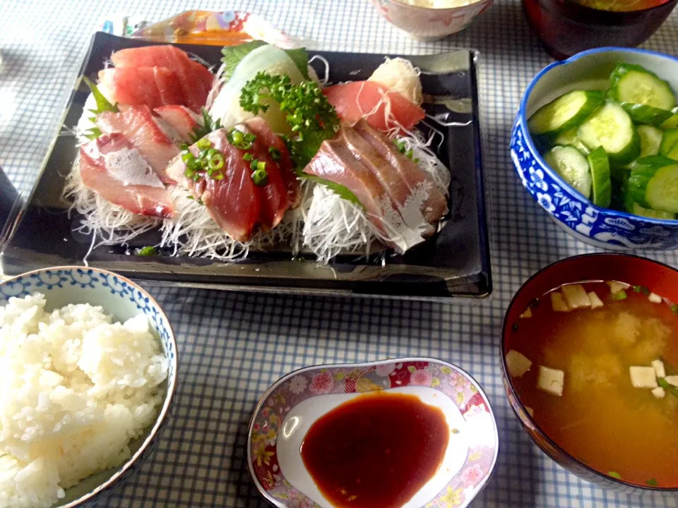 Snapdishの料理写真:豪華刺身朝定食|sakumaさん