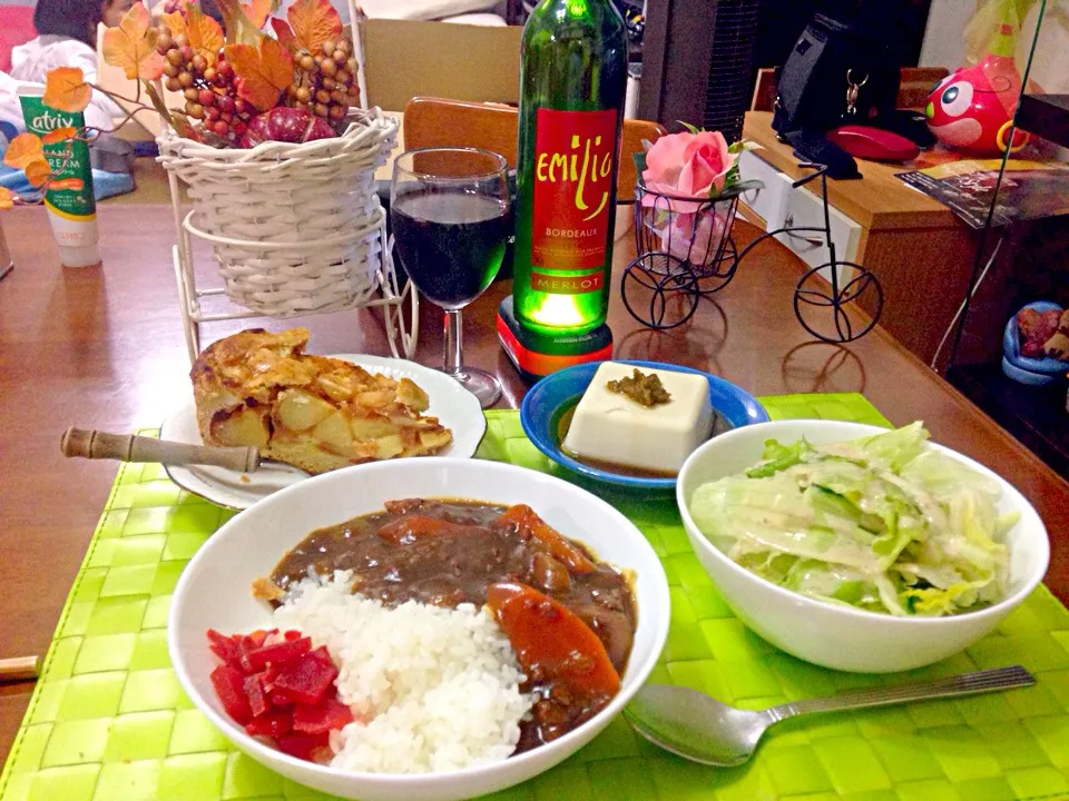 Snapdishの料理写真:カレー＆サラダ🍷|マニラ男さん