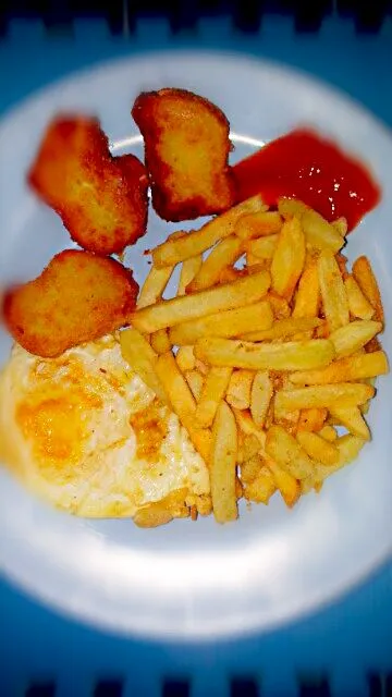 BBQ French fries with egg and chicken nuggets|maharani dianさん