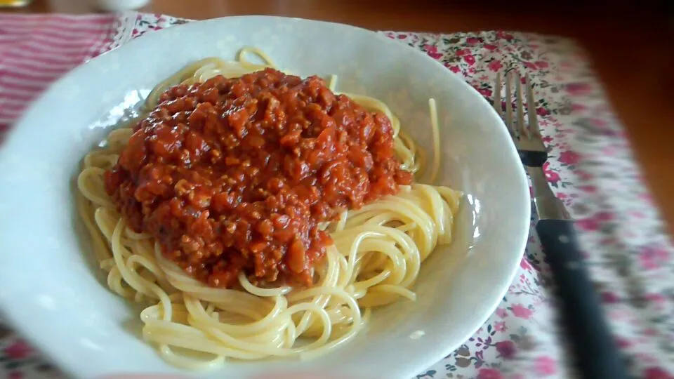 Snapdishの料理写真:普通のミートソーススパゲティ|かおりんさん