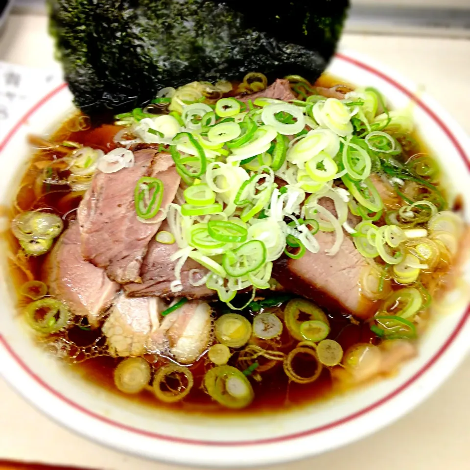 チャーシュー麺にチャーシューとネギと海苔を追加！ シンプルだけどウメー（≧∇≦）|Keitaさん