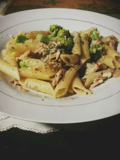 penne tuna with creamy broccoli|niecha majidさん