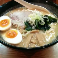 Snapdishの料理写真:味噌ラーメン（味たま付き）|fiftybellsさん