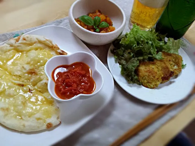 10/21 夕御飯は、チャツネとサブジ。スパイス色々買ってきたよ♪
鶏肉のカレー粉焼きはパルシステムのを焼いただけ。

ナンに付けて、いただきます！|りえっぴさん