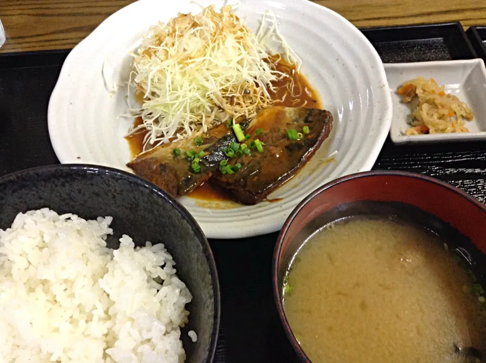 Snapdishの料理写真:鯖の味噌煮定食|綾音U・x・Uさん