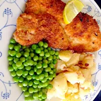 Schnitzel, German potato salad and peas|Kimberly Scottさん