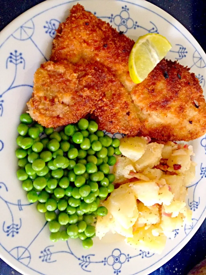 Schnitzel, German potato salad and peas|Kimberly Scottさん