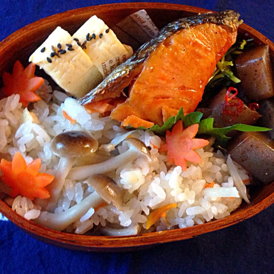 秋の焼き鮭弁当|びすこさん