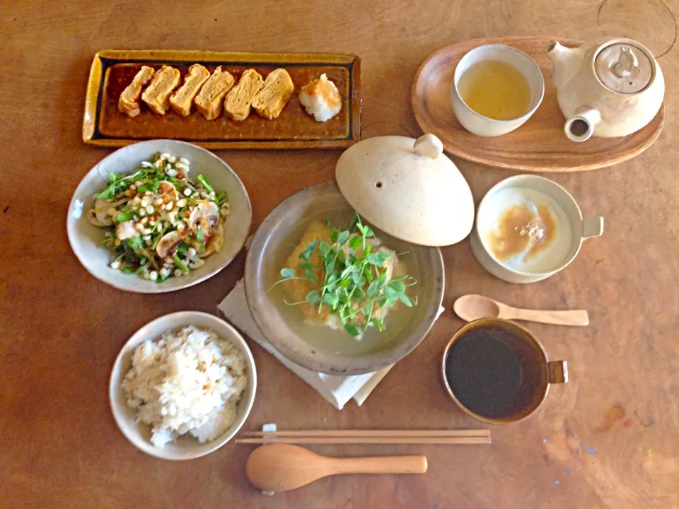 Snapdishの料理写真:湯豆腐の朝食。大好きな作家さんの器オンパレードです！|ツルさん