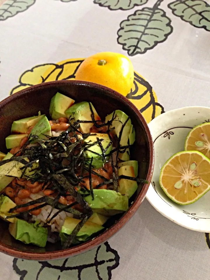 Snapdishの料理写真:納豆アボカド丼|Mihoさん