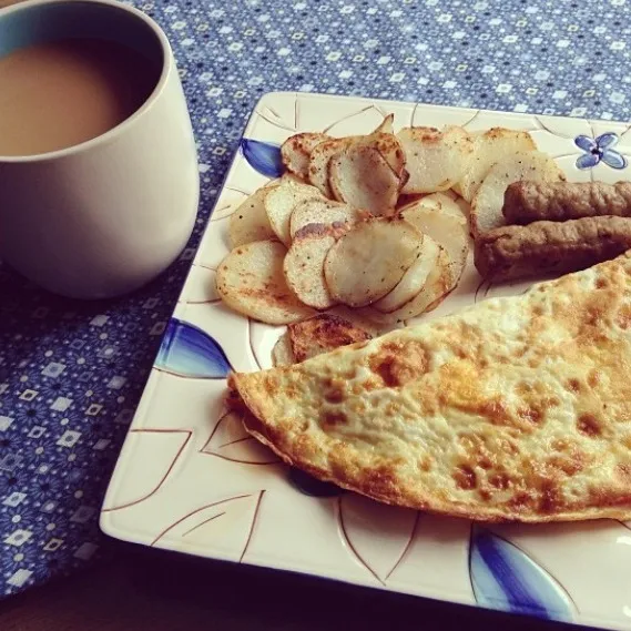 Snapdishの料理写真:Ham & Feta Cheese Omelette with Roasted Potatoes|Araleielさん