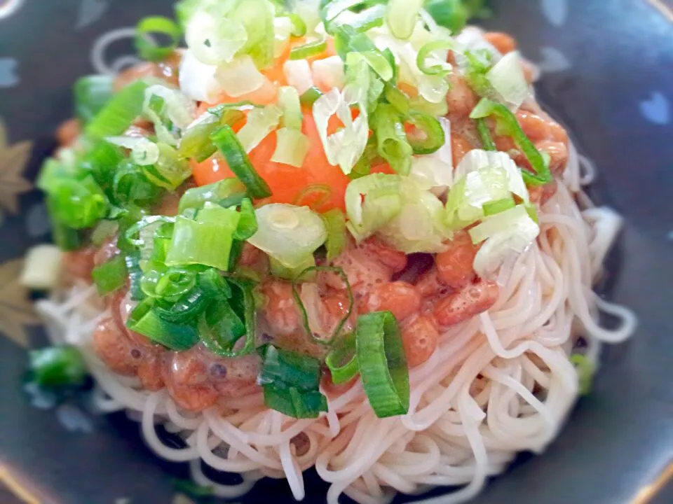 Snapdishの料理写真:ヘルシー納豆そ〜麺の温玉のせ♥|はるなさん