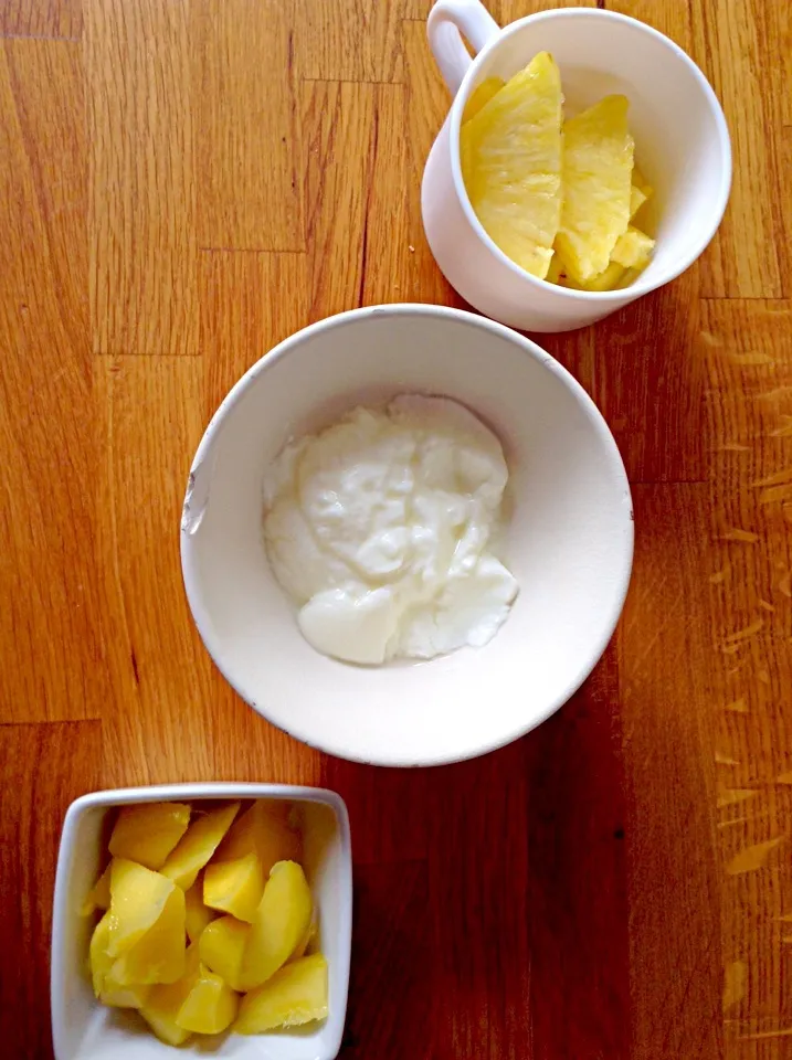 Yaourt + mango + pineapple.|Joannaさん