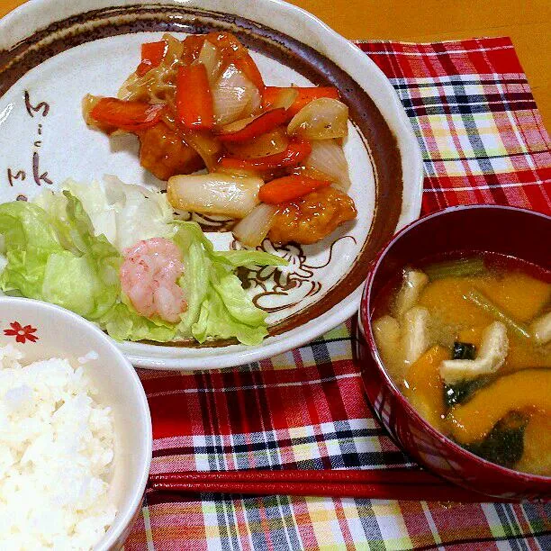 Snapdishの料理写真:10/21(月)の夕食    鶏肉とれんこんの甘辛炒め|ふみぃさん