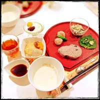 Snapdishの料理写真:手作り豆腐と和食＊|こなりさん