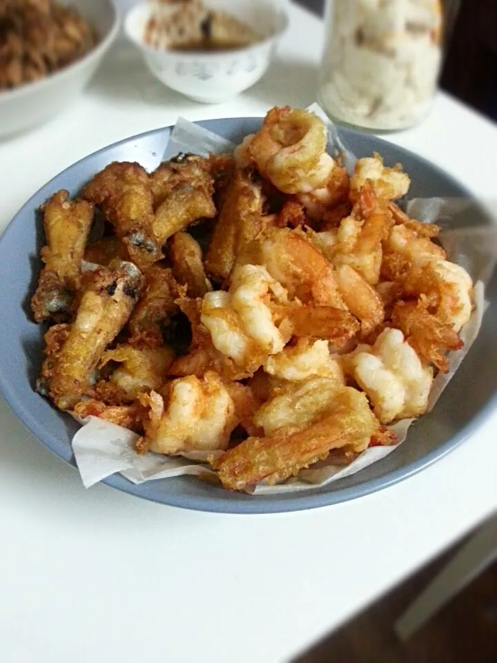 Snapdishの料理写真:fried chicken wings and shrimps|Phinarasuさん