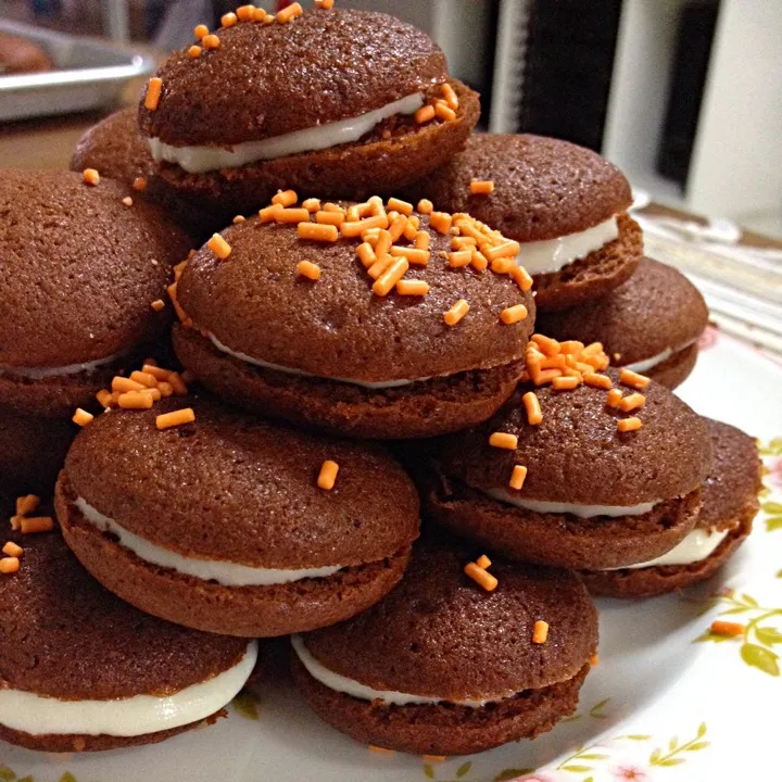 Snapdishの料理写真:Cocoa Whoopie pie|Sweetaddictsさん