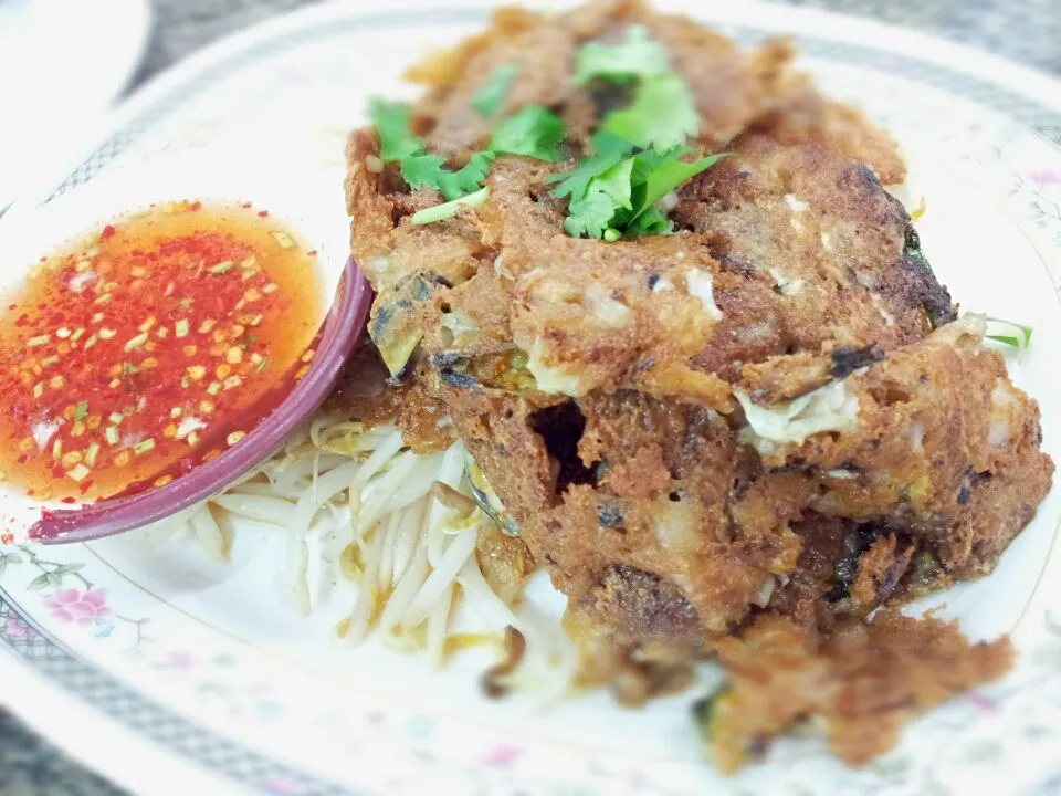 หอยทอด  ร้านศิริวรรณหอยทอด เมืองทอง|ChomChuanChim (ชมชวนชิม)さん