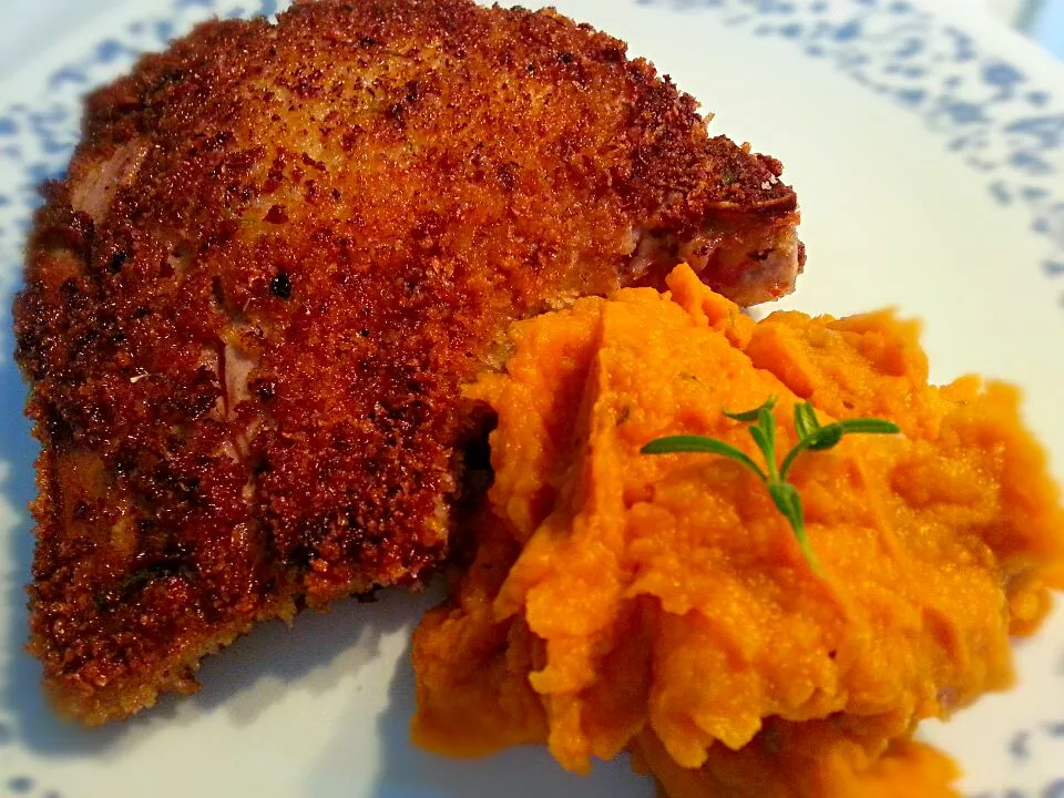 Pork Chops Breaded with Panko, Garlic, Rosemary & Thyme and Caramelized Onion Sweet Potato Mash|S Theoさん